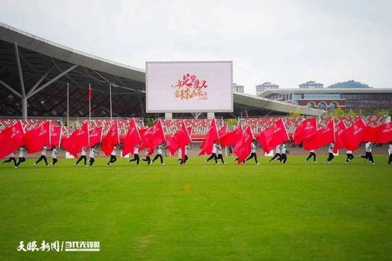 娇妻玩4p被3个男子伺候